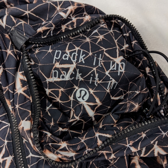 **HP 4/4/24 **Lululemon Miss Misty Jacket - Pack It Windbreaker Star Crushed - 6 - Picture 7 of 12